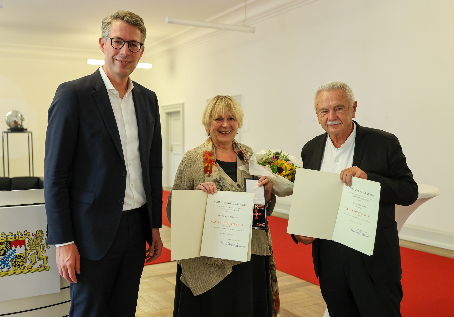 Bundesverdienstkreuz für Antje Kunstmann und Franz Greno
