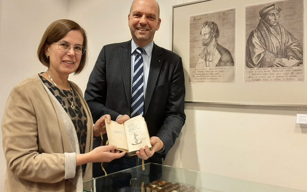 Landesbibliothek Oldenburg: Rotary-Club Oldenburg-Ammerland ist Buchpate